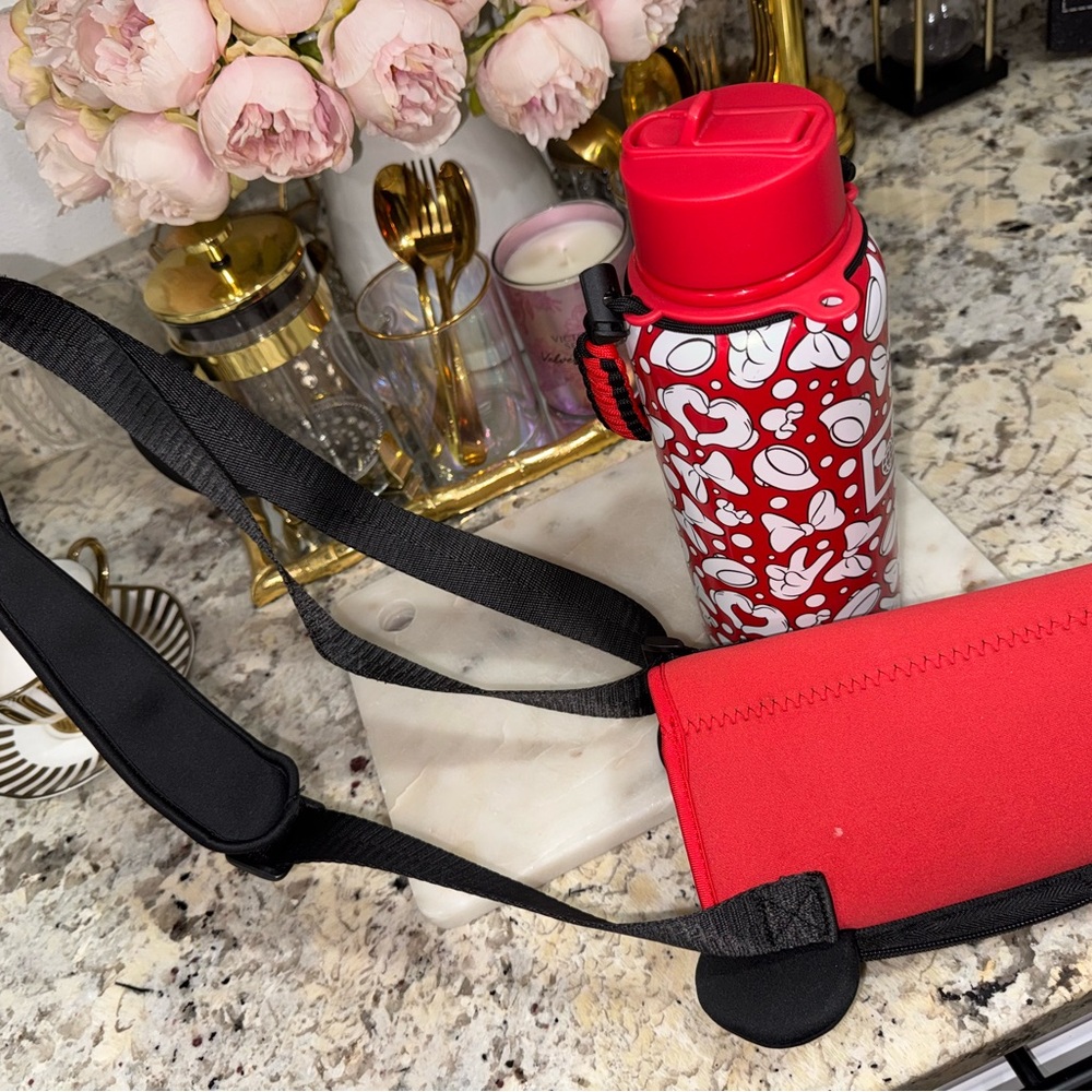 ❤️unlimited edition. ❤️Disney Red and White Water Bottle with Case - Picture 6 of 10